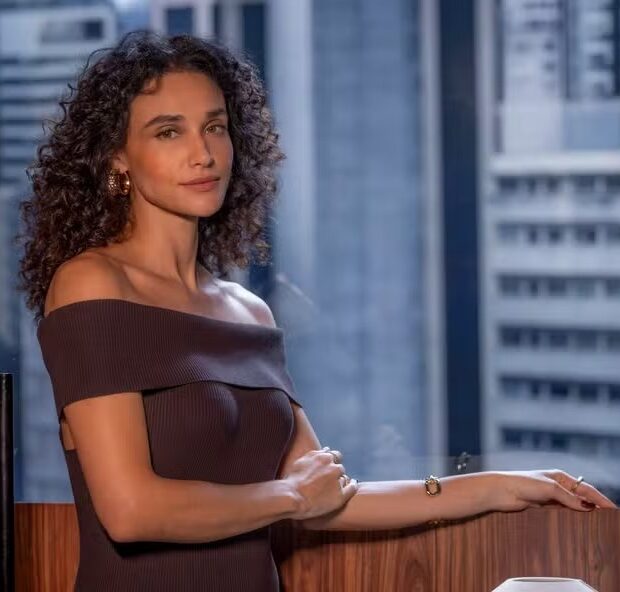 Débora Nascimento viverá a advogada Delfina em “Lá na minha terra”