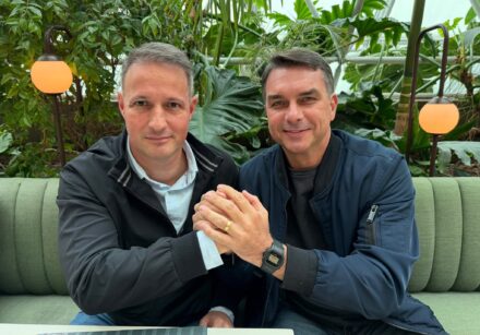 derrite e flávio bolsonaro