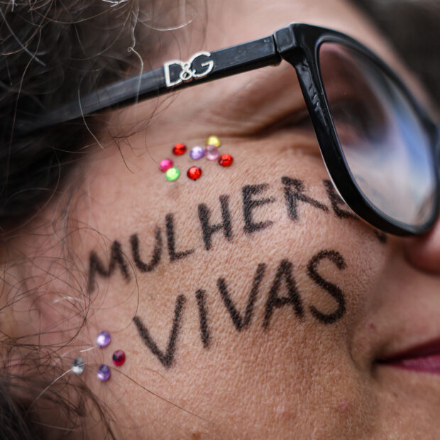 brasília (df), 07/12/2025 o levante mulheres vivas realiza ato na área central de brasília para denunciar o feminicídio e todas as formas de violência contra mulheres. foto: marcelo camargo/agência brasil