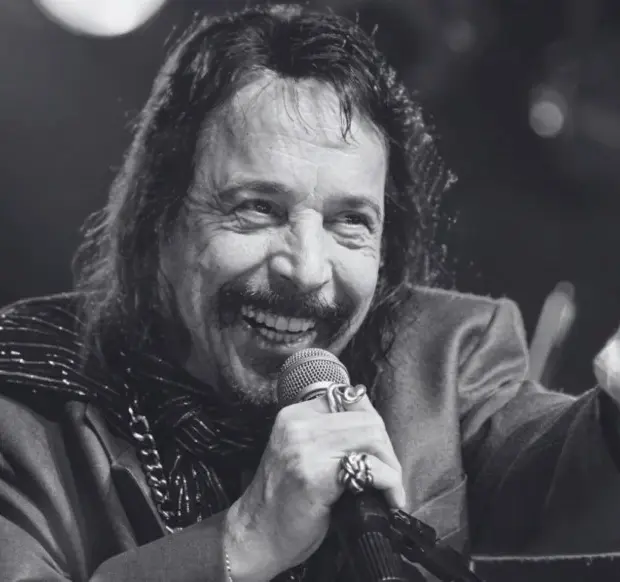 Benito di Paula morreu aos 84 anos, em São Paulo, deixando uma trajetória marcada por sucessos do samba romântico brasileiro