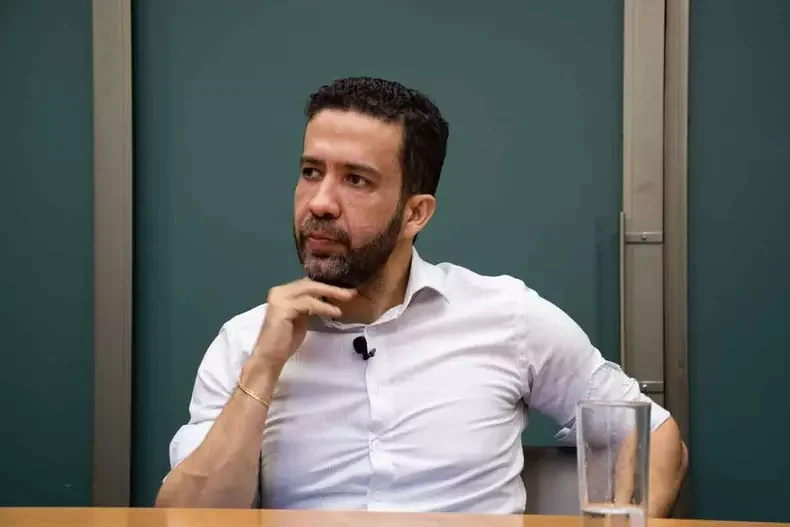 A cardiologista Ludhmila Hajjar é apontada como responsável pelo acompanhamento do parlamentar durante a internação.