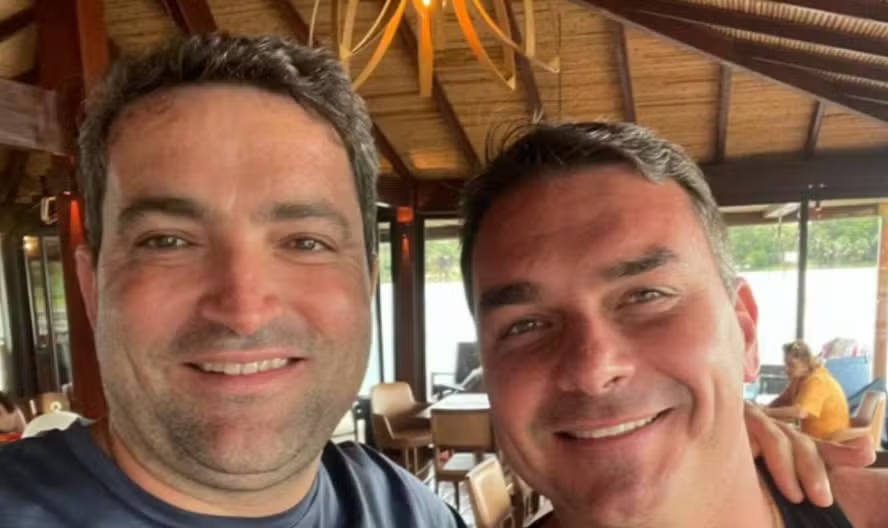 pf mira ex servidor do stj suspeito de vazar dados a advogado ligado a flávio bolsonaro