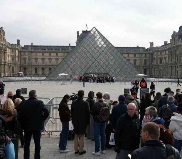 protestos fecham louvre