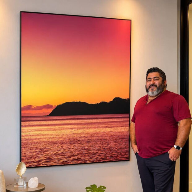O multiartista catarinense Alfa Bile converte paisagens em ativos de Fine Art, com obras expostas em hotéis de luxo, corporações e projetos em NY