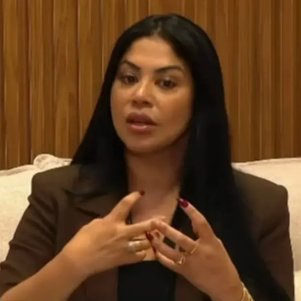 Gisele Nascimento afirmou ao RJ2 que foi agredida durante uma discussão familiar e que o filho tentou defendê-la.