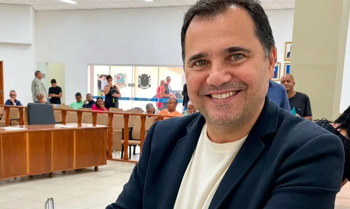 Secretário de Queimados morre baleado em abordagem de PMs no Rio