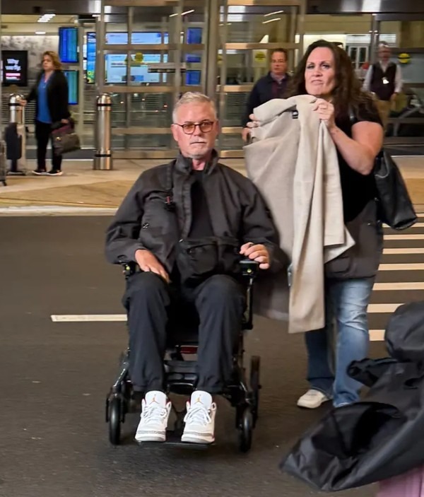 Ator relatou cinco passagens por clínicas de reabilitação em autobiografia póstuma