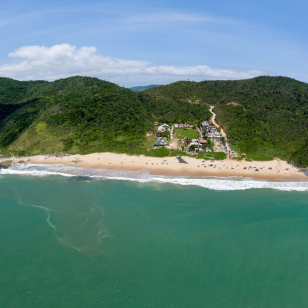 Penha, no litoral de Santa Catarina, conquistou quatro certificações Bandeira Azul para a temporada 2026/2027.