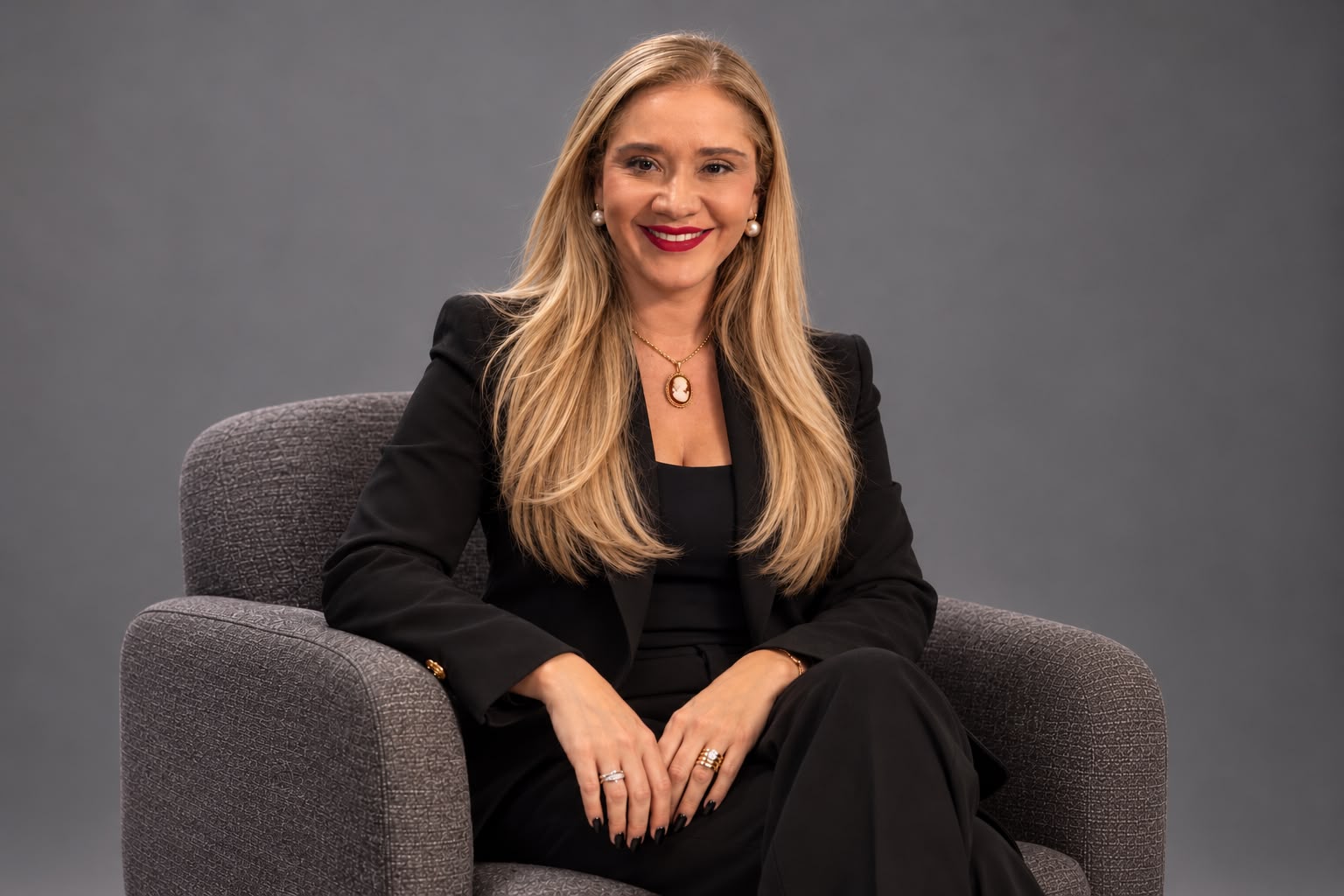 Sabrina Batista alerta sobre práticas abusivas nas matrículas escolares para 2027, orientando famílias sobre regras de inclusão e direitos educacionais.