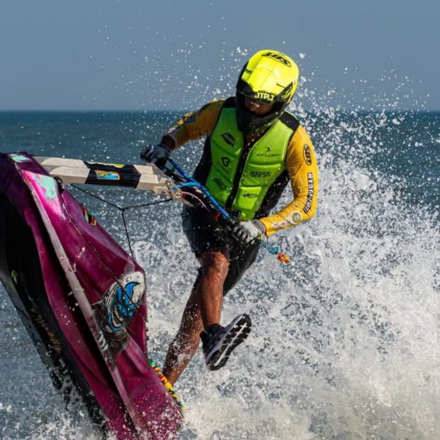 Bruno Jacob vence competição em Virginia Beach, fatura seu segundo título mundial de freeride motosurf e lidera o circuito internacional de jet ski.
