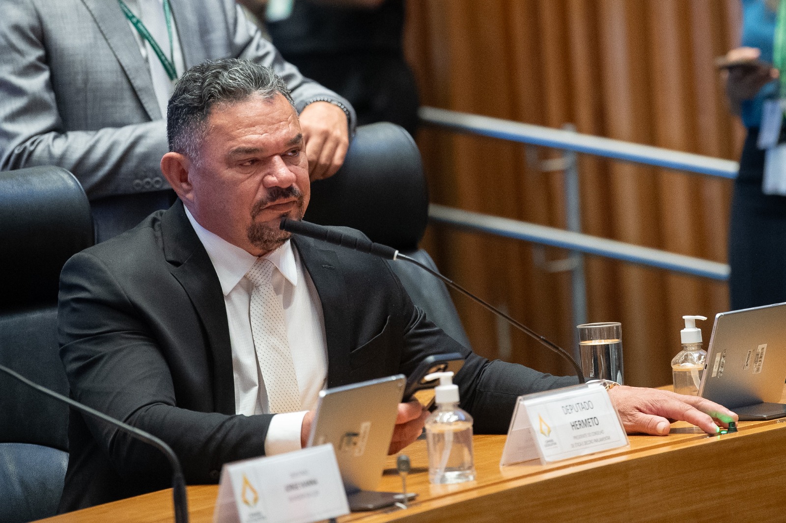 Distrital avisa que buscará novos voos