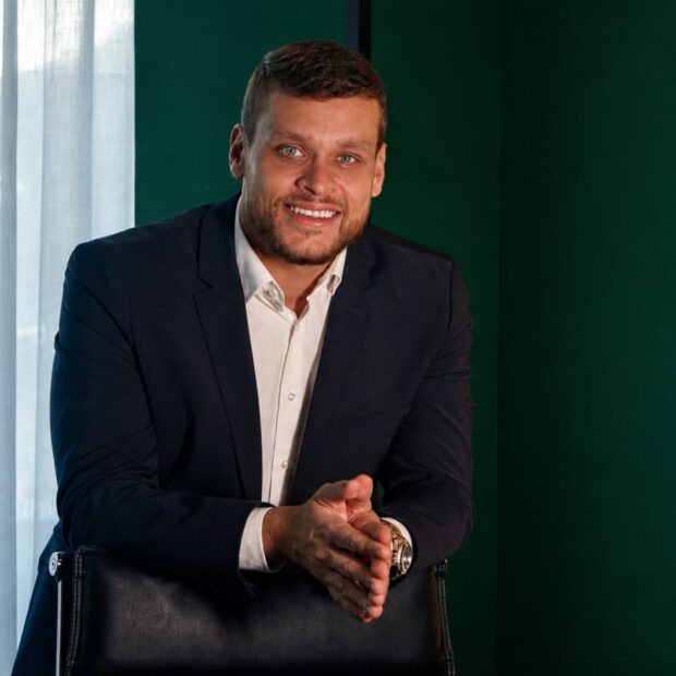 Luccas Isnard analisa o impacto do segundo turno no alto padrão imobiliário e orienta investidores sobre o momento ideal para a tomada de decisão.