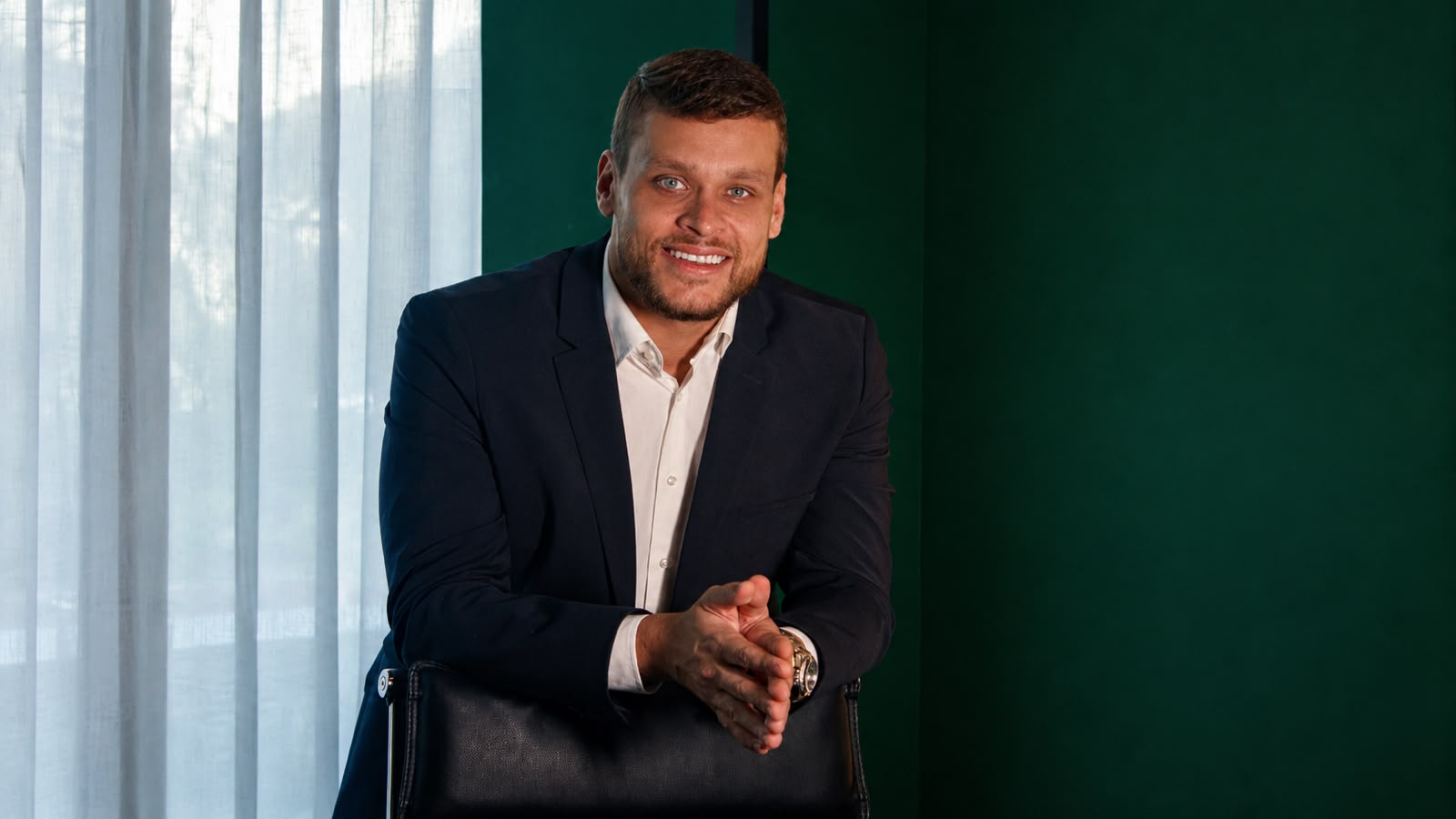 Luccas Isnard analisa o impacto do segundo turno no alto padrão imobiliário e orienta investidores sobre o momento ideal para a tomada de decisão.