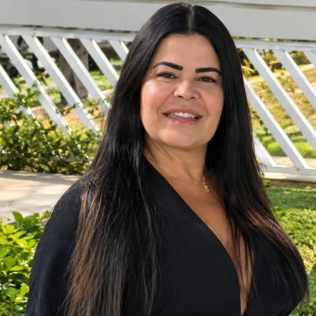 Tatiana Bezerra analisa o lançamento do Marine Riviera no Módulo 1 em Bertioga, destacando arquitetura, valorização e o impacto da nova marina local.