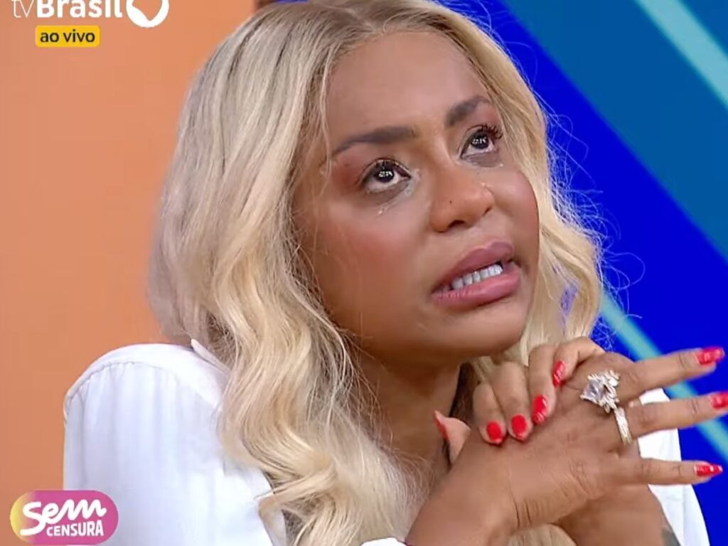 A apresentadora disse que ficou abalada e deixou os estúdios da RedeTV! 
