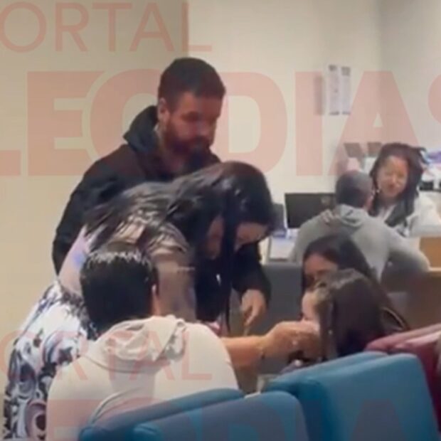 Deolane Bezerra é mencionada em reportagem sobre uma suposta crise emocional da filha após decisões judiciais.