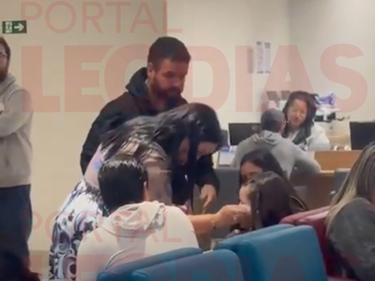 Deolane Bezerra é mencionada em reportagem sobre uma suposta crise emocional da filha após decisões judiciais.