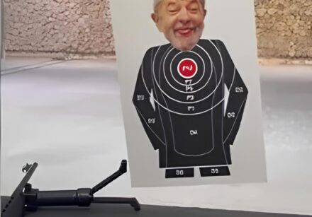 capa video mostra homens praticando tiro contra imagem de lula em clube de sao paulo 1 (1)