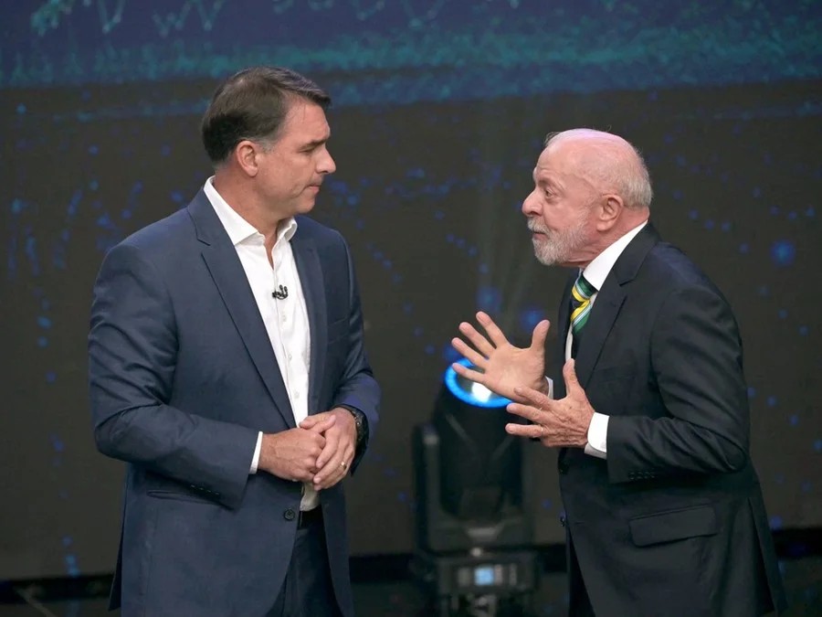 Flávio aposta em mudança e Lula explora escândalos no último dia de TV do 2º turno