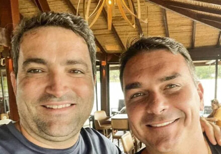 flávio bolsonaro advogou durante campanha para cliente de