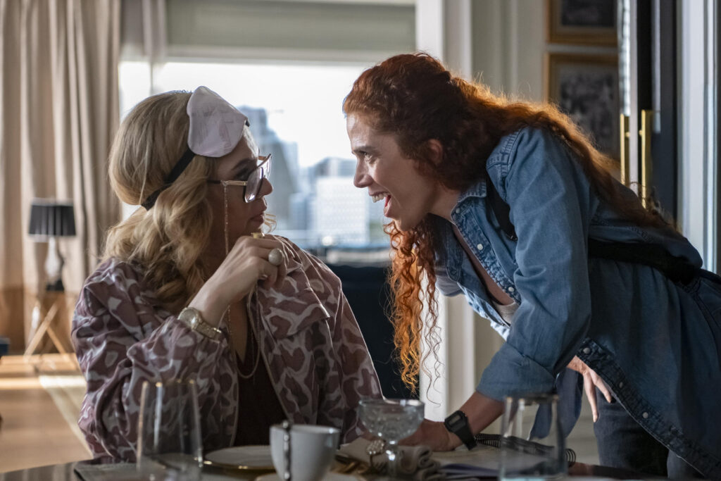 Zeni, interpretada por Rosanna Viegas, retorna à novela e passa a chantagear Pilar - Globo