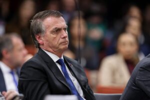 Jair Bolsonaro não foi preso por desacato e segue em prisão domiciliar