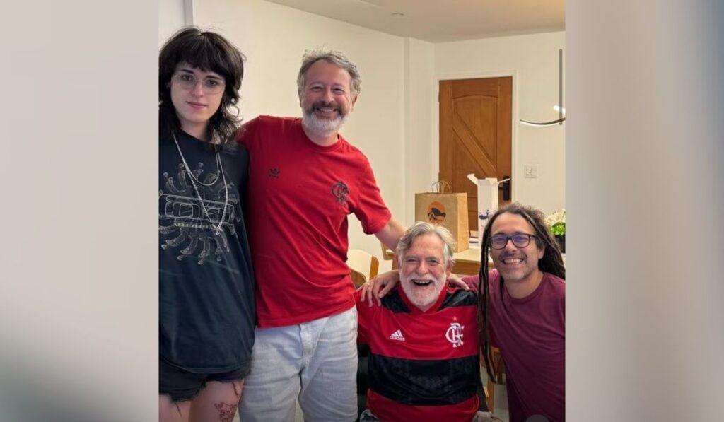 O ator resumiu o encontro familiar na legenda: “Minha família”
