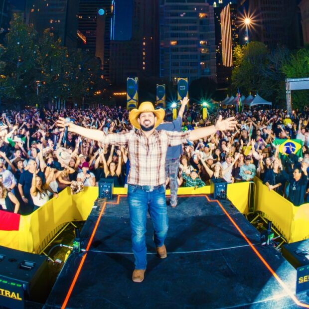 Fernando e Sorocaba levam o Churrasco On Fire aos Estados Unidos pela primeira vez, com apresentação em Dallas, no Texas. - Doug Velloso