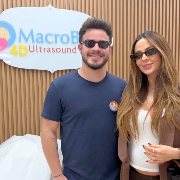 Matheus Fernandes e a esposa Tamiris realizam enxoval e ultrassom 8K da primeira filha em Orlando, celebrando a reta final da gravidez com a família.