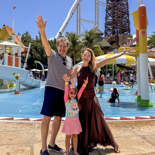 Edson Celulari aproveitou dias de descanso no Beach Park, no Ceará, acompanhado da esposa, Karin de Godoi, e da filha Chiara.