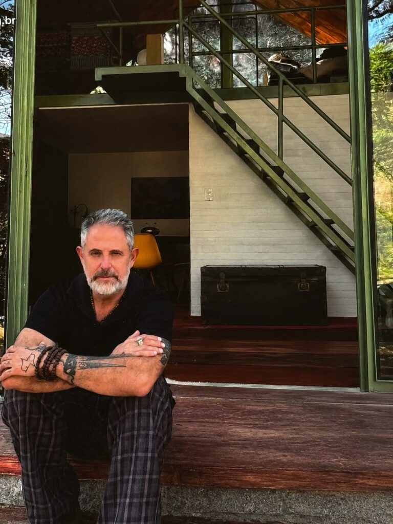Natural de Passa Quatro, em Minas Gerais, Luigi Scianni Romano construiu uma trajetória profissional que passou pela Odontologia e pelo Exército antes de chegar à construção civil.