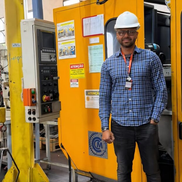 O engenheiro Rafael Aguilar demonstra como a gestão de manutenção industrial, automação e normas NR-10 evitam prejuízos milionários na cadeia automotiva.