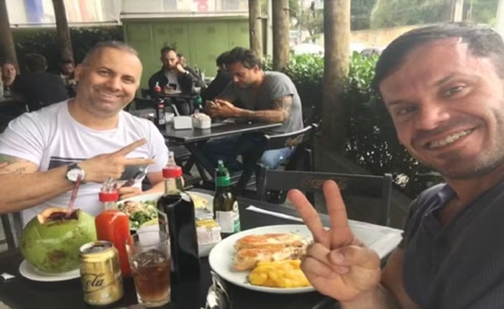 A defesa do influenciador afirma que responderá às acusações e confia na absolvição