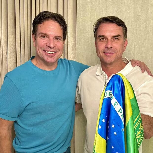 eduardo bolsonaro e ramagem publicam foto com flávio após fuga para os eua