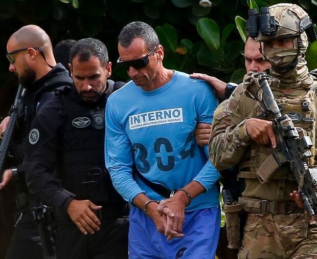 21jan2020 marco willians herbas camacho o marcola apontado como lider do pcc e levado para helicoptero apos ser atendido em hospital em brasilia 1627065189570 v2 900x506